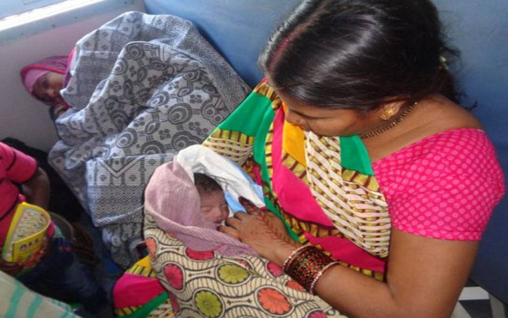 साबरमती एक्सप्रेस ट्रेन में महिला ने स्वस्थ बच्चे को दिया जन्म