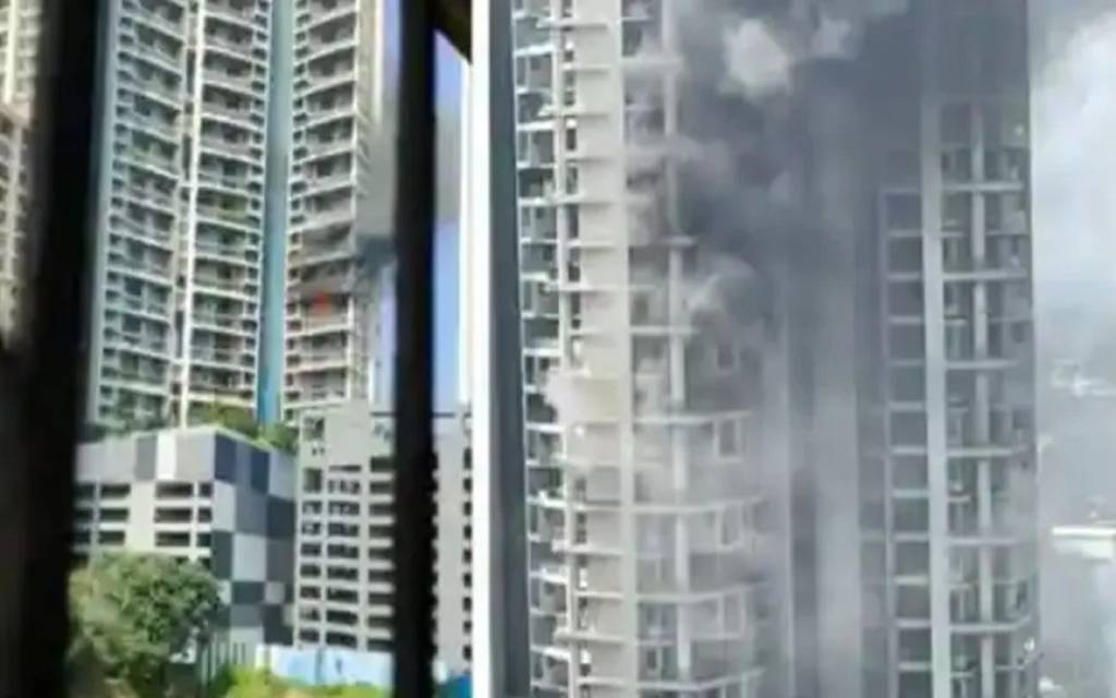 मुंबई के निर्माणाधीन 60 मंजिला इमारत में लगी भयानक आग
