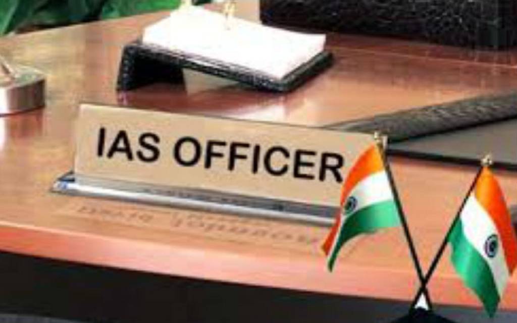 6 जिलों के जिलाधिकारियों समेत 10 IAS अधिकारीयों के हुए तबादले