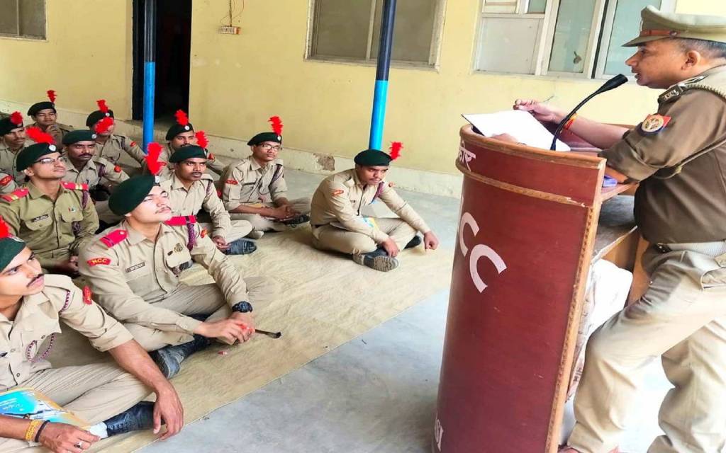 बीएचयू के एनसीसी कैडेट्स को कमिश्नरेट पुलिस कर रही प्रशिक्षित 