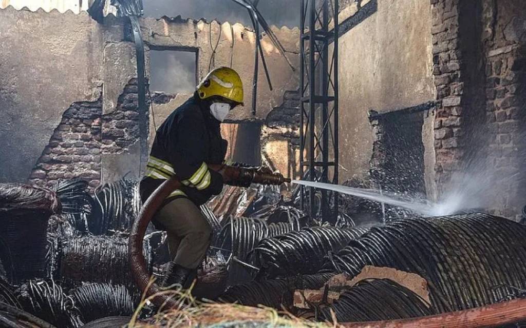 हैदराबाद के भोईगुड़ा के कबाड़ गोदाम में लगी आग, बिहार के 11 मजदूरों की जिंदा जलकर मौत