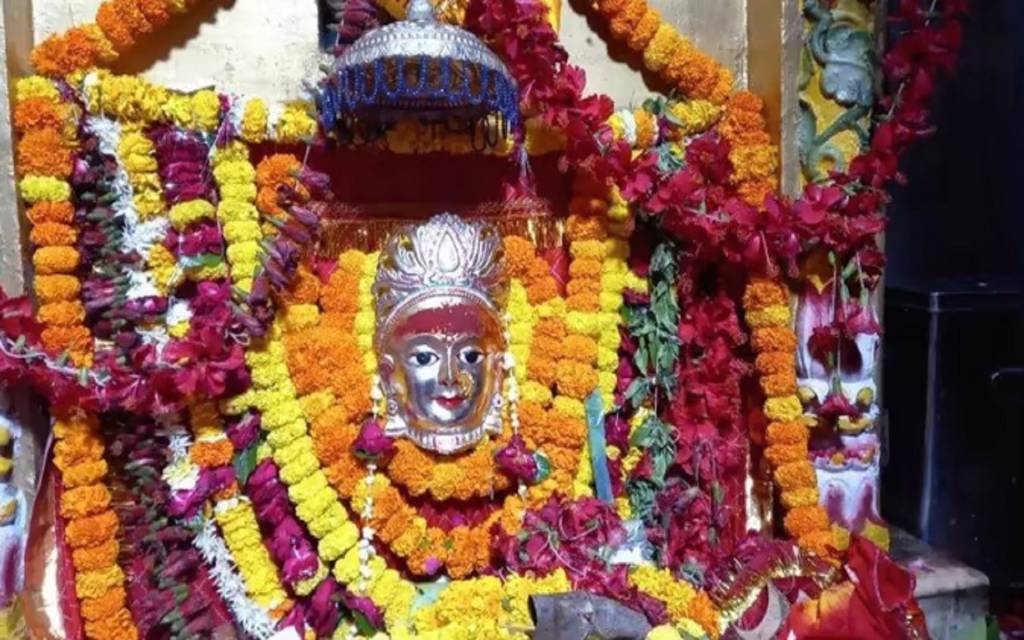 चैत्र नवरात्रि का तीसरा दिन: वाराणसी में मां चंद्रघंटा और सौभाग्य गौरी के दर्शन-पूजन को उमड़े श्रद्धालु