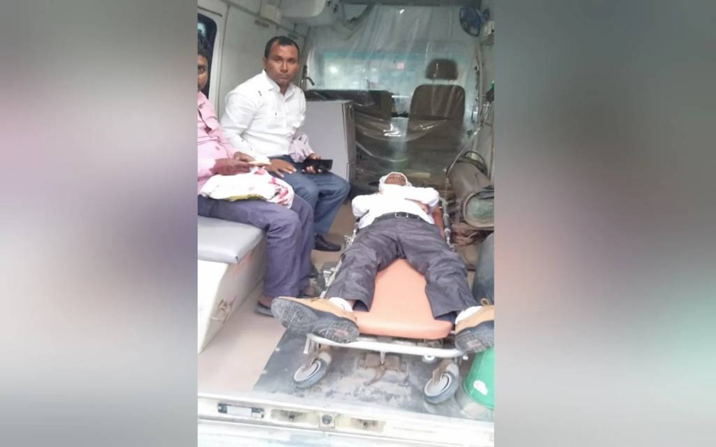 जौनपुर में ट्रक से टकराई स्कार्पियो, परीक्षा लेने मऊ जा रहे तीन शिक्षक घायल 