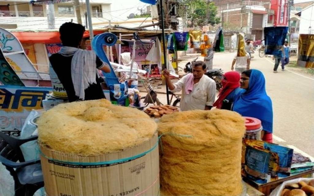 उमड़े खरीददार, ईद से पहले गुलजार हुआ बाजार