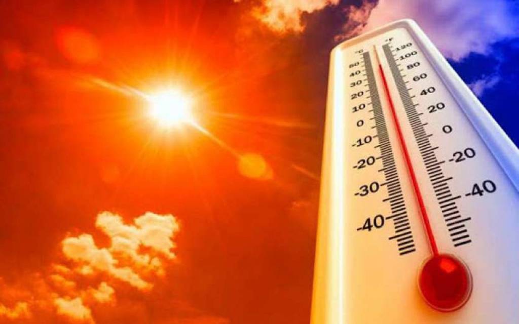 सूरज की तल्ख किरणों से लोग बेहाल, तापमान पहुंचा 45°C के पास