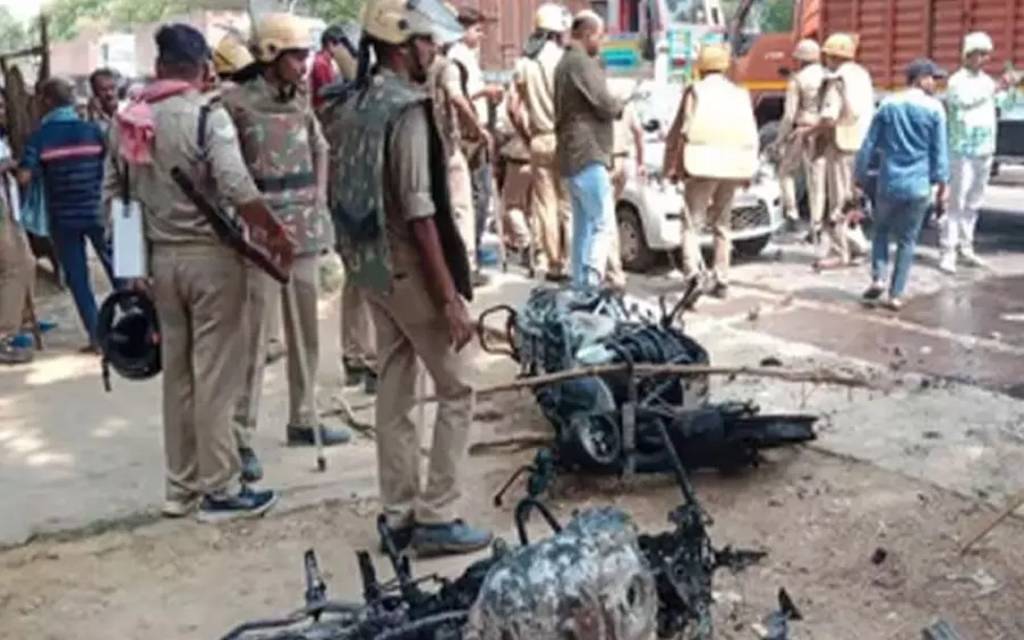 जौनपुर में दूसरे दिन हिंसक प्रदर्शन, उपद्रवियों ने सरकारी संपत्ति फूंकी