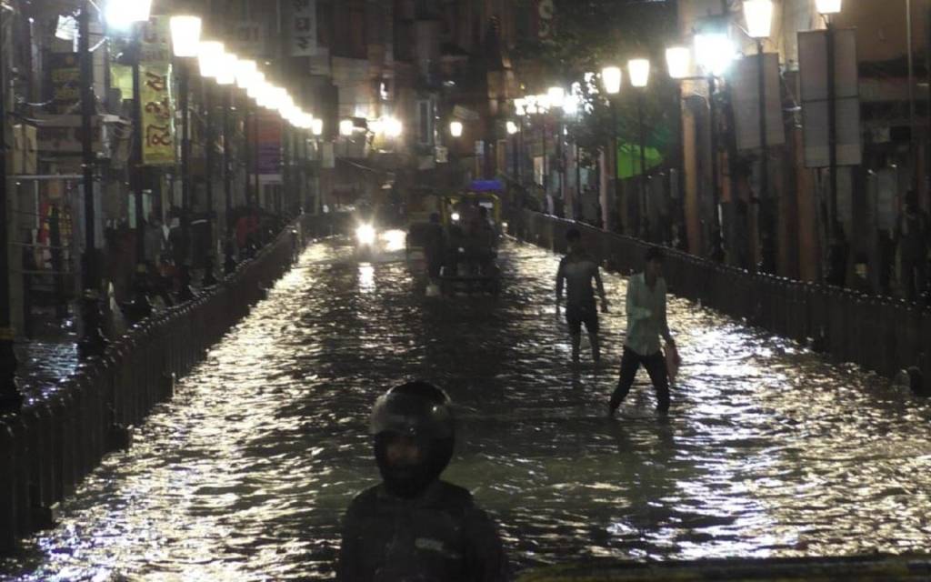 नगर निगम की आनाकानी में भरा घुटनों तक पानी, बरसात ने खोल दी जिम्मेदारों की पोल