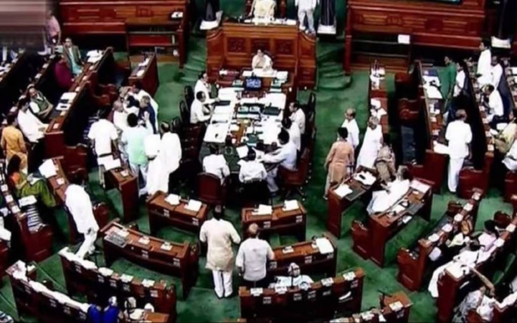 Parliament Monsoon Session 2022: संसद में आज फिर हुआ हंगामा, दोनों सदनों की कार्यवाही दोपहर दो बजे तक स्थगित