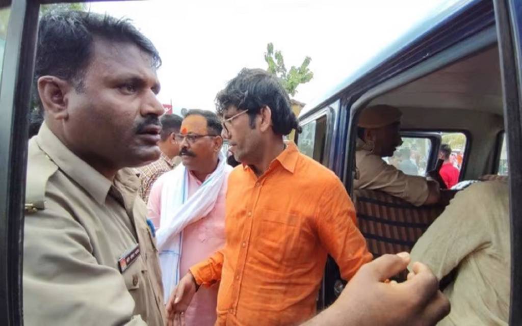 वाराणसी में हिंदू सेना के नेता अरूण पाठक गिरफ्तार, ज्ञानवापी में जिलाभिषेक का किया था ऐलान