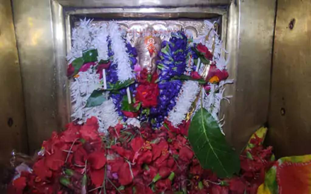 नवरात्रि का छठा दिन आज: मां कात्यायनी के दर्शन के लिए मंदिर में श्रद्धालुओं का लगा तांता