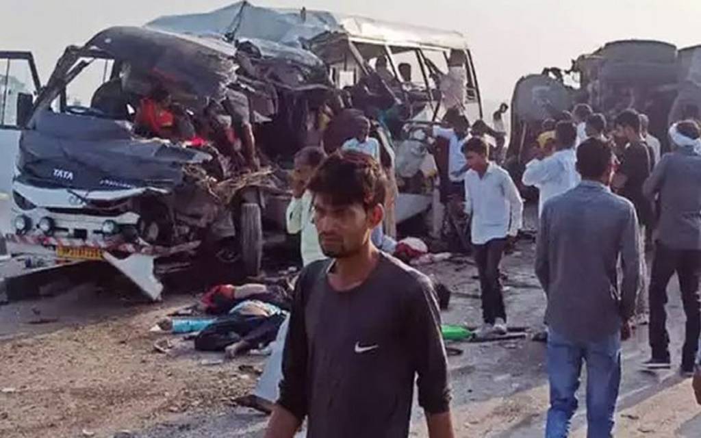 लखीमपुर में कार पलटने से पांच लोगों की मौके पर ही मौत, सात घायल