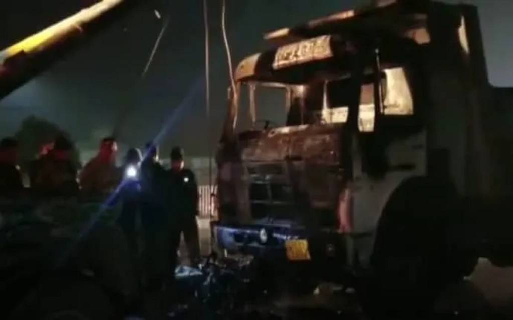 सिलीगुड़ी में कंझावला जैसा कांड, ट्रक ने स्कूटर सवार व्यक्ति को डेढ़ किमी. तक घसीटा; मौत