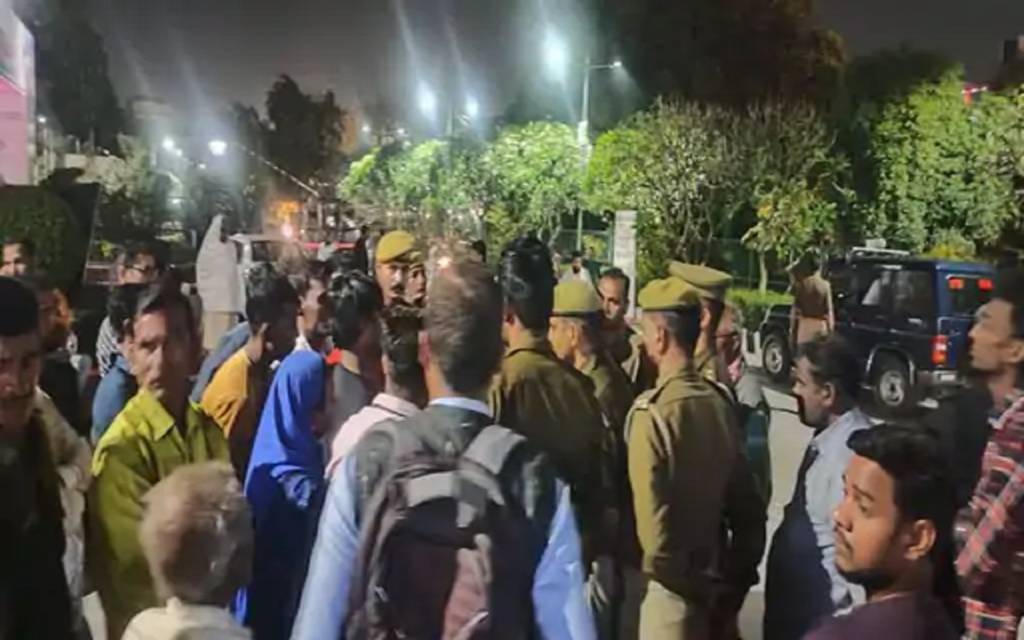 Varanasi: गंगा पार टेंट सिटी के बगल में छात्र नेता को मारी गोली, पुलिस हमलावरों की तलाश में जुटी...