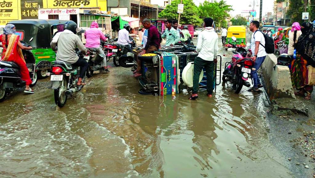 पीएम मोदी के ‘क्योटो’ का खस्ता हाल, जनता बेहाल