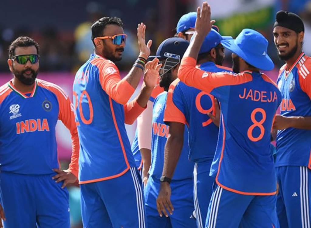 टी-20 विश्व कप: भारतीय स्पिनरों के आगे इंग्लैंड ने टेके घुटने, फाइनल में पहुंचा भारत