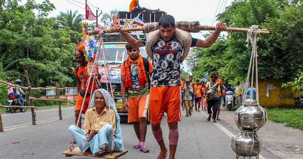 Kanwar Yatra 2024:  आखिर कैसे हुई थी कांवड़ यात्रा की शुरूआत, आखिर कहां जाते हैं जलाभिषेक के लिए शिवभक्त