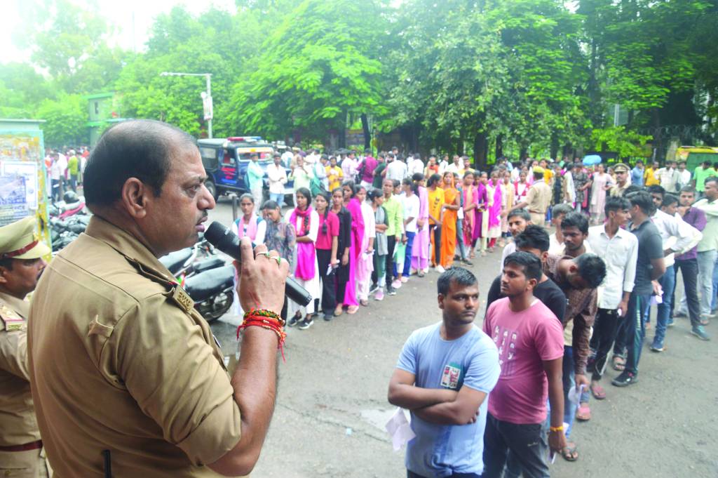 कड़ी सुरक्षा के बीच शुरू हुई पुलिस भर्ती परीक्षा 