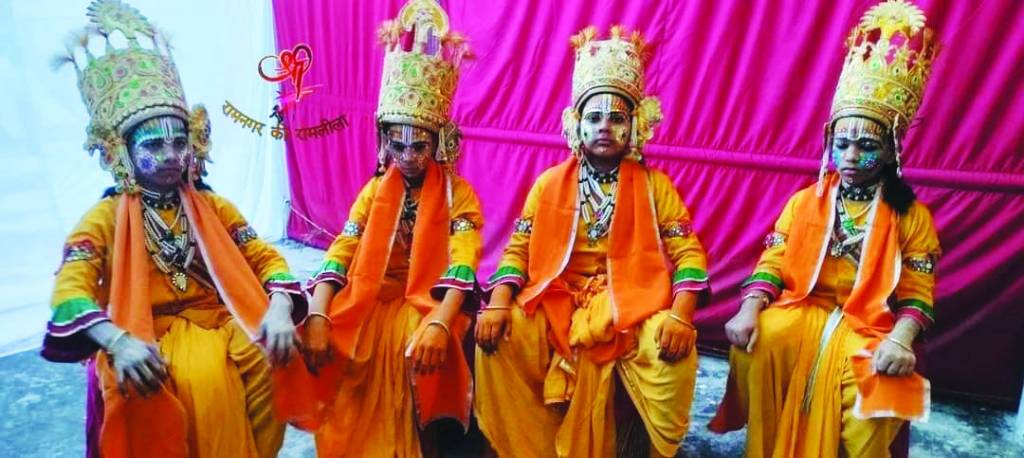 जन्मे है राम रघुरैया, अवधपुर में बाजे बधैया