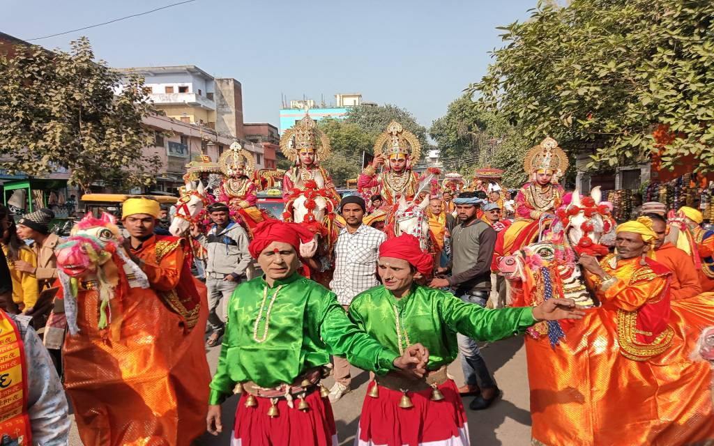 काशी विश्वनाथ के 3 साल पूरे होने पर निकली गई शोभायात्रा,  11 झांकियां बनीं आकर्षण का केंद्र