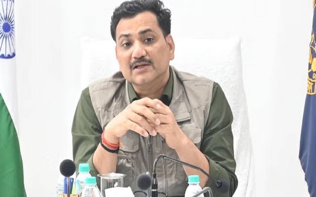 महाकुंभ का पलट प्रवाह: पुलिस आयुक्त की काशी जोन के जनता से अपील- घर से बाहर न निकले, श्रद्धालुओं का रखे ध्यान