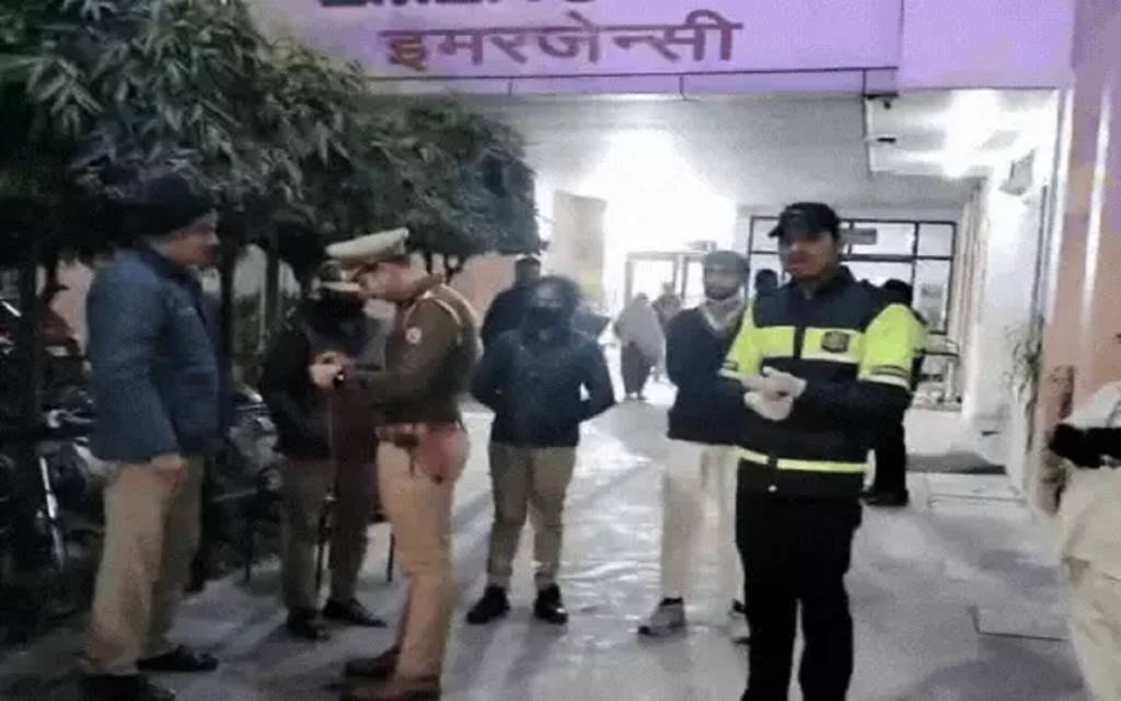 Moradabad:  फंदे पर लटकी मिली टीचर की लाश, 'पापा ने मम्मी को लटका दिया...बात नहीं कर रहीं', 4 साल की बेटी ने नानी को वीडियो कॉल कर बताई पूरी सच्चाई