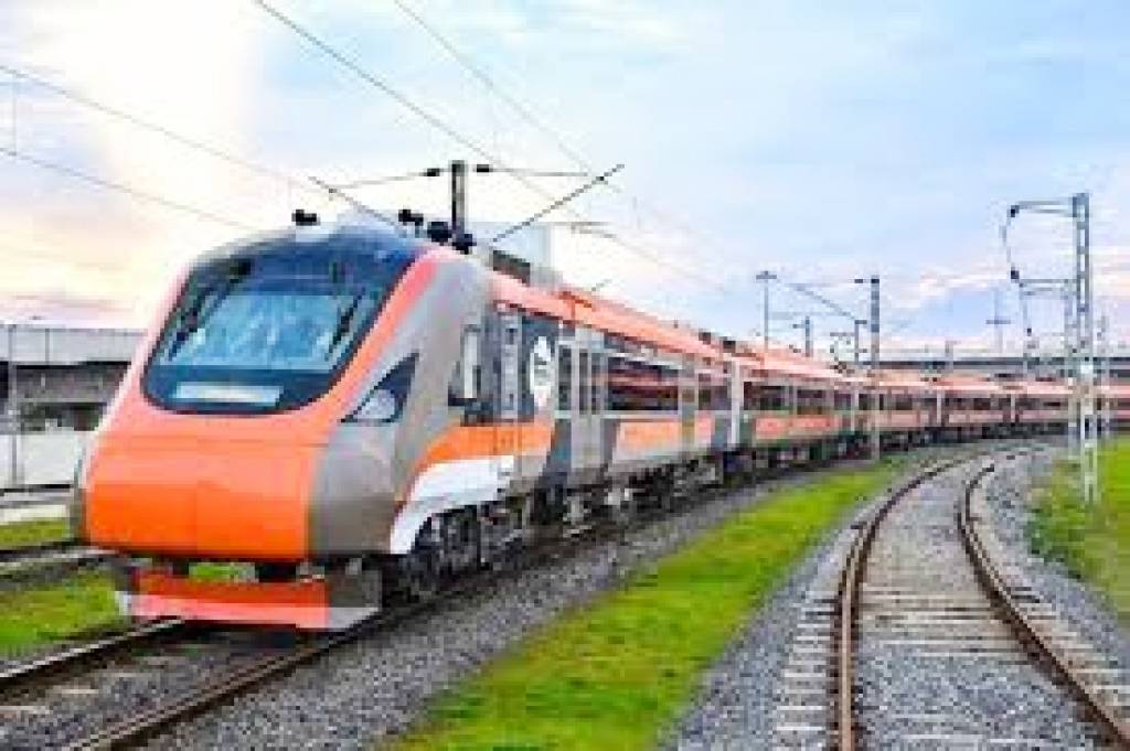 वंदे भारत स्लीपर की पहली रैक मिली ,बरेली-मुंबई के बीच संचालन तय