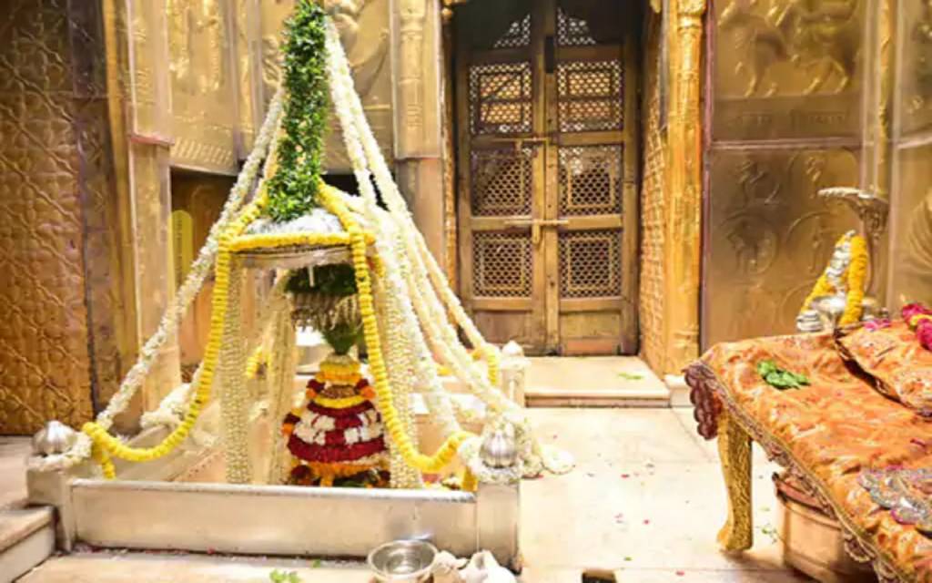 चक्र पुष्करणी मणिकर्णिका कुंड के जल से बाबा का अभिषेक, अक्षय तृतीया पर की गई विशेष पूजा