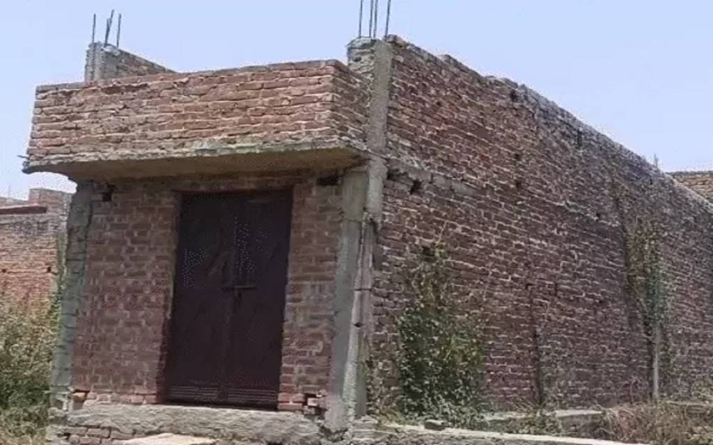 मुरादाबाद में युवक ने पत्नी का सिर काटकर रामगंगा में फेंका, बॉडी घर में दफनाई, ढूंढने का करता रहा नाटक