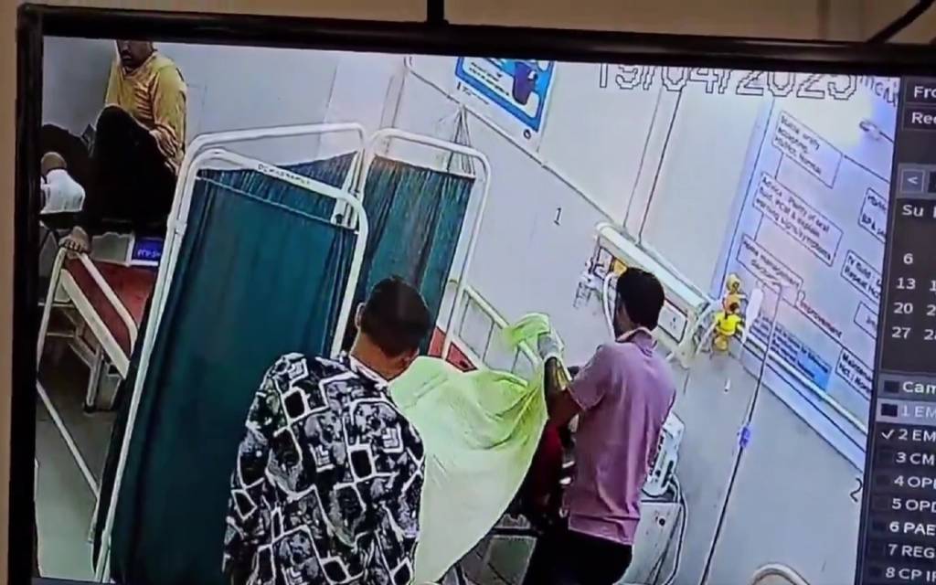 Varanasi में एक नामी अस्पताल के कर्मचारी का गंदा कारनामा, शव से चुराए सोने के इतने कंगन, ऐसी खुली पोल तो पुलिस ने किया गिरफ्तार