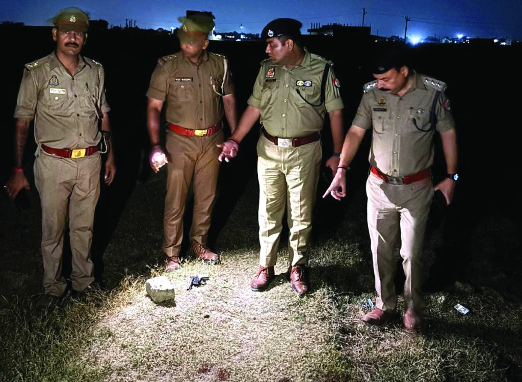 आधी रात पुलिस और बदमाश के बीच तड़तड़ाई गोलियां