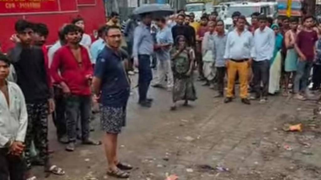 खंडहरनुमा मकान में मिला महिला का जलता हुआ शव