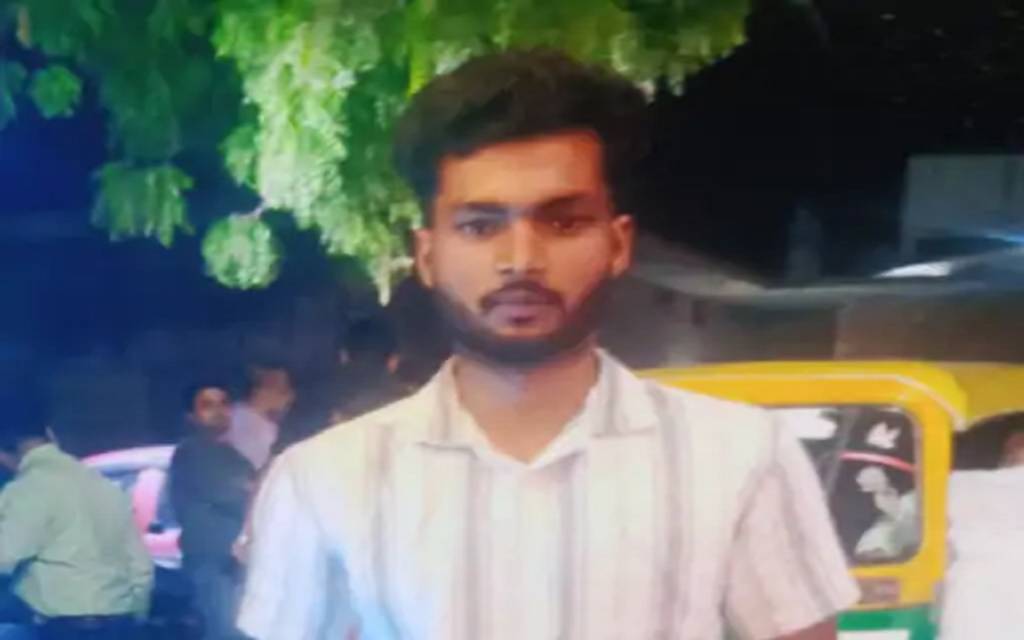 Varanasi: पुलिस लाइन में करंट की चपेट में आने से बिजली कर्मी की मौत, अचानक चालू हो गई बिजली