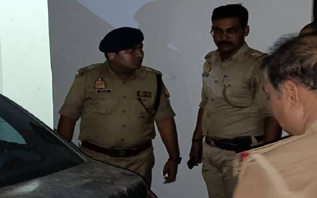 वाराणसी में शराब पीने और जुआ खेलने के विवाद में दोस्त की पीटकर हत्या, कार से शव लेकर भाग रहे थे आरोपित, पुलिस ने दबोचा