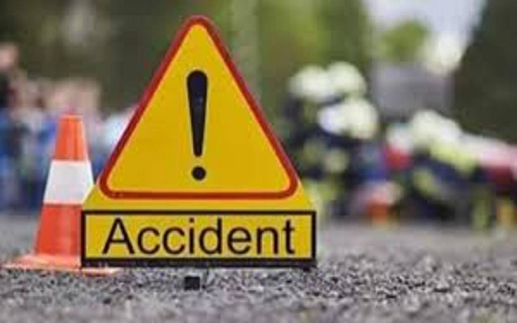 मिर्जापुर में दर्दनाक हादसा: विंध्याचल जा रहे चार युवकों को ट्रैक्टर ने कुचला, दो की मौत, दो घायल