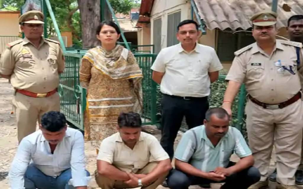 वाराणसी में वन विभाग की टीम ने पकड़ी प्रतिबंधित पक्षियां, तीन गिरफ्तार