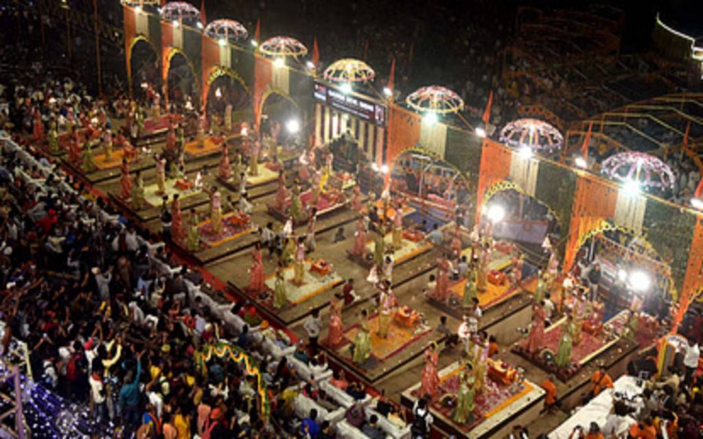 गंगा दशहरा पर काशी में दिखेगा देव दीपावली जैसा नजारा... हवाओं में गूंजेंगे मंत्र, अस्सी घाट पर माता को लगेगा 56 प्रकार का भोग
