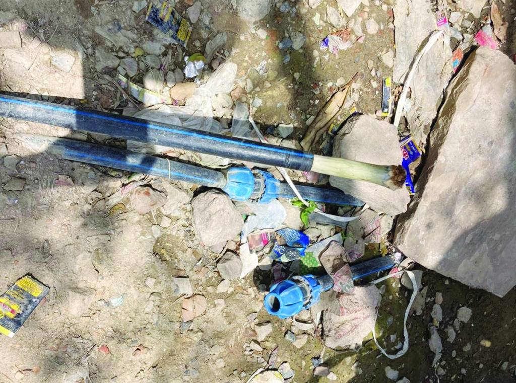 विभाग की मेहरबानी से पानी चोरी कर धड़ल्ले से हो रही खेतों की सिंचाई