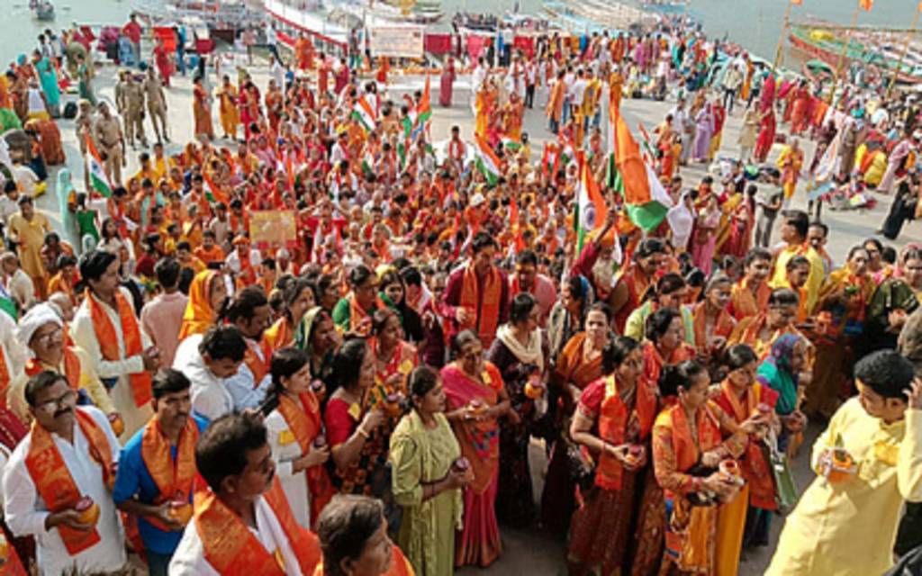 निर्जला एकादशी पर निकाली गई काशी विश्वनाथ की वार्षिक कलश यात्रा, हर- हर महादेव के लगे नारे