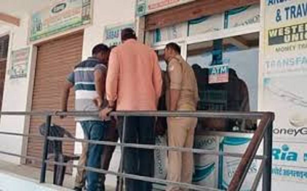 जौनपुर में दिनदहाड़े युवक को गोली मारकर लैपटॉप और नकदी लेकर फरार हुए बदमाश
