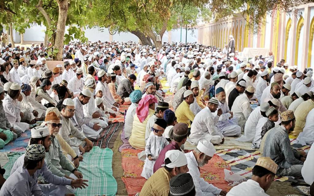 ईद-उल-अज़हा: काशी में कड़ी सुरक्षा के बीच मस्जिदों में पढ़ी गई बकरीद की नमाज, प्रशासन अलर्ट