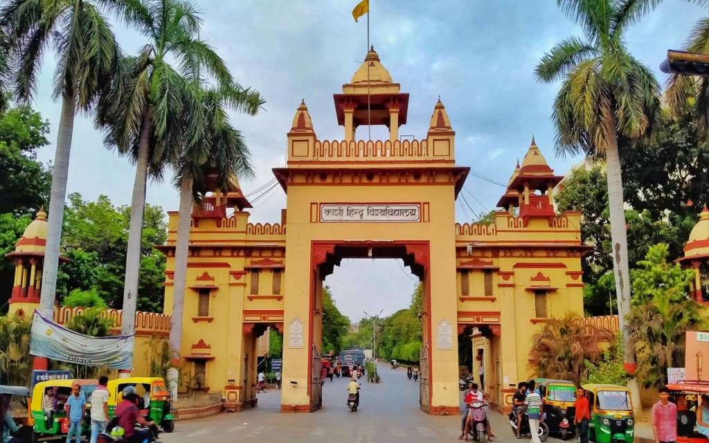 BHU अस्पताल के टेंडर में जालसाजी,  MRI का टेंडर निरस्त, MS समेत पांच लोगों पर FIR दर्ज 
