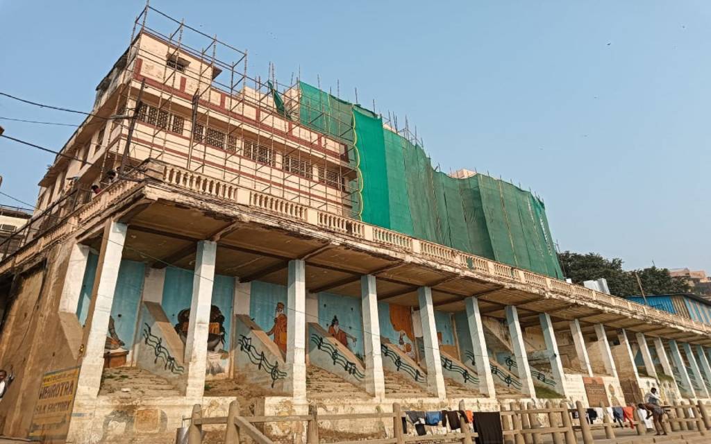 नेता, अफ़सर और दलाल...सबने बिकवा दिया अस्पताल