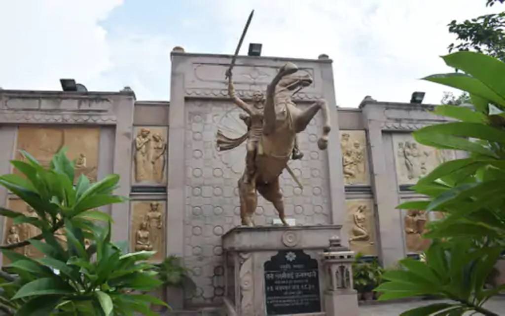 जन्मस्थली पर मनाई गई रानी लक्ष्मीबाई की पुण्यतिथि, महंत बोले- मनु को काशी की माटी ने ही उन्हें स्वतंत्र रहना सिखाया