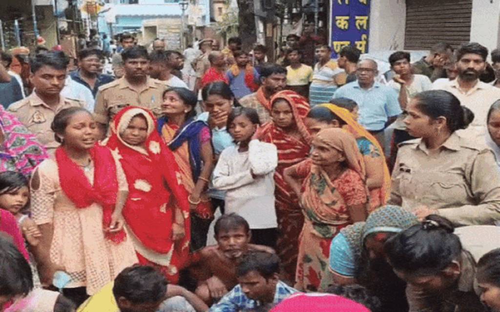  वाराणसी में दर्दनाक हादसा: सात वर्षीय बालक की गड्ढे में डूबकर मौत, निर्माणाधीन अपार्टमेंट के लिए खोदा गया था गड्‌ढा