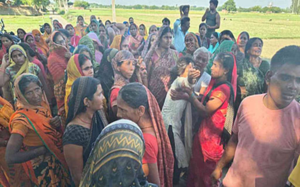 आजमगढ़ में ओझा ने भूत भगाने के नाम पर महिला को पीटा... पिलाया टॉयलेट का पानी; हुई मौत