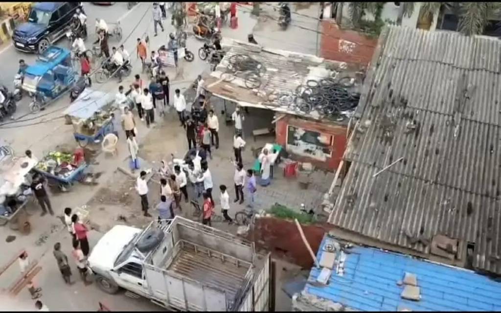 लड़की को फ्रेंड रिकवेस्ट भेजा कोई और पिट गया कोई और ...