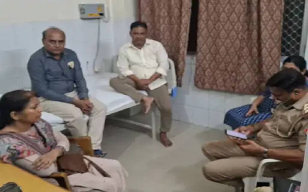 वाराणसी: जिला महिला अस्पताल में डिलीवरी के दाैरान नवजात की मौत....परिजनों के हंगामे पर पहुंची पुलिस