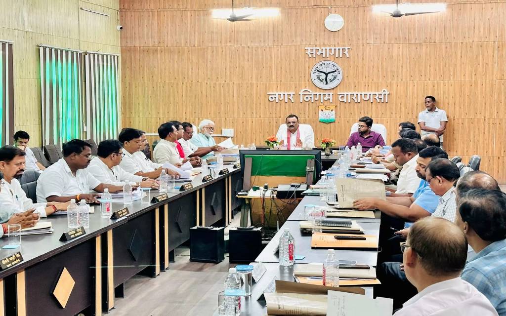 वाराणसी में पूरे सावन नहीं बिकेगा मांस व मछली, दुकानें खुली मिलीं तो दर्ज होगी एफआईआर, मेयर ने नगर निगम कार्यकारिणी की मीटिंग में दिए निर्देश