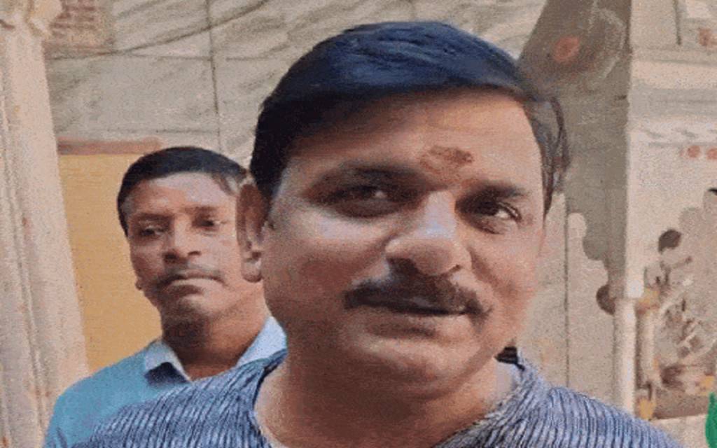 सतुआ बाबा ने सनातन रक्षक दल के अध्यक्ष पर दर्ज कराया मुकदमा, सोशल मीडिया पर बाबा विश्वनाथ के स्पर्श दर्शन को लेकर की थी अभद्र टिप्पणी