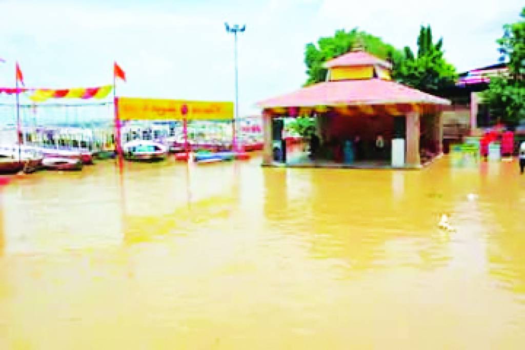 गंगा कगारों के पार, तटवर्ती इलाकों में हाहाकार
